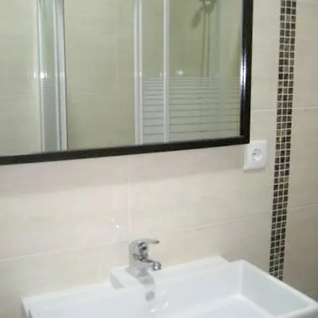 With 3 Bedrooms In With Balcony And Wifi * Lissabon