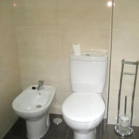 With 3 Bedrooms In With Balcony And Wifi * Lissabon