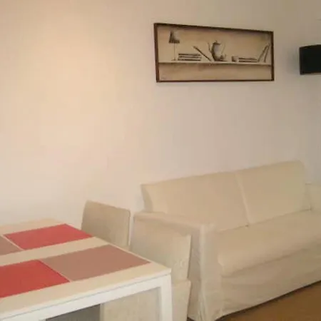 Διαμέρισμα With 3 Bedrooms In With Balcony And Wifi *