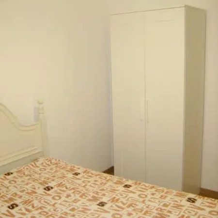 With 3 Bedrooms In With Balcony And Wifi Διαμέρισμα